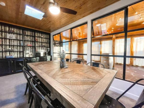 Peaceful Getaway / Heart of COS/mins to downtown